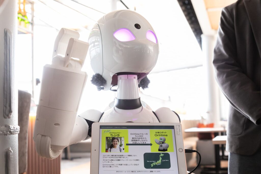 ラウンジ＆ダイニング_OriHime